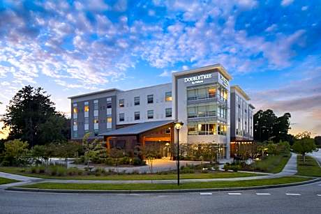 DoubleTree by Hilton Summerville Nexton
