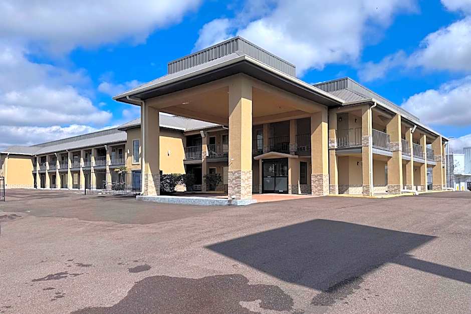 Super 8 by Wyndham Jackson MS