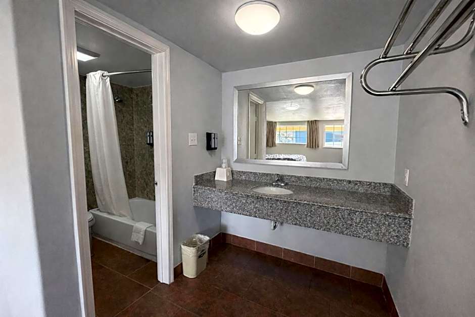 American Inn & Suites
