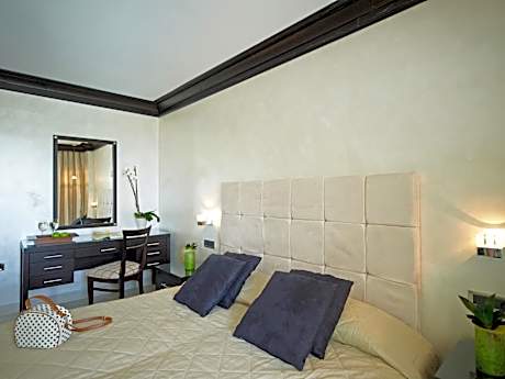 Twin Room with Side Sea View