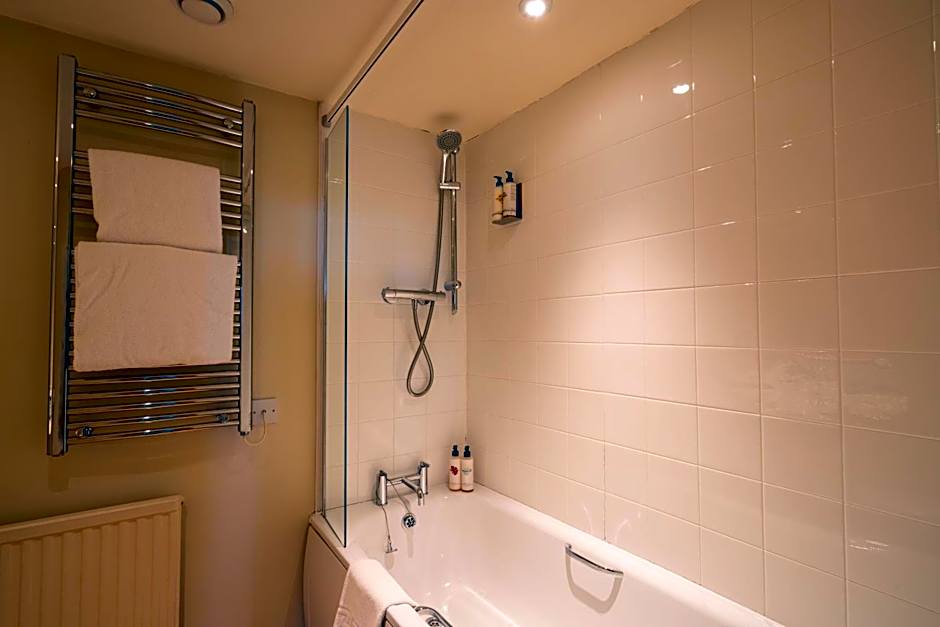 Hadley Bowling Green Inn