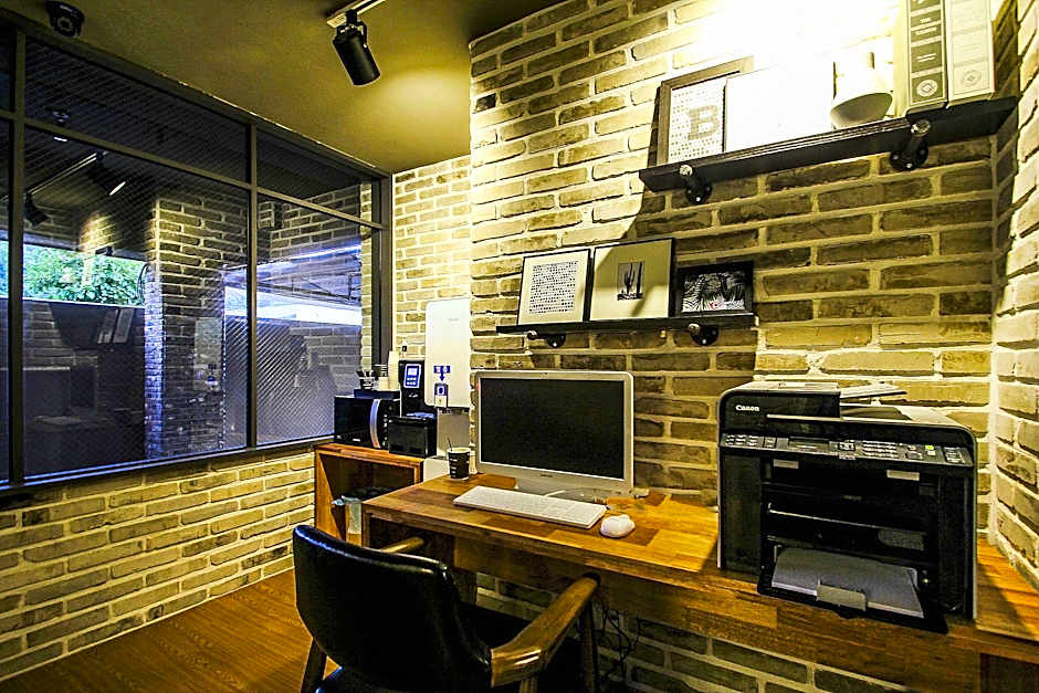 Brown Dot Hotel