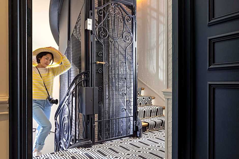 Hotel Louvre Montana