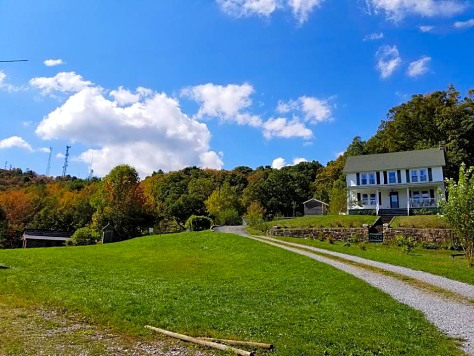 Awesome Flat Top Farmhouse