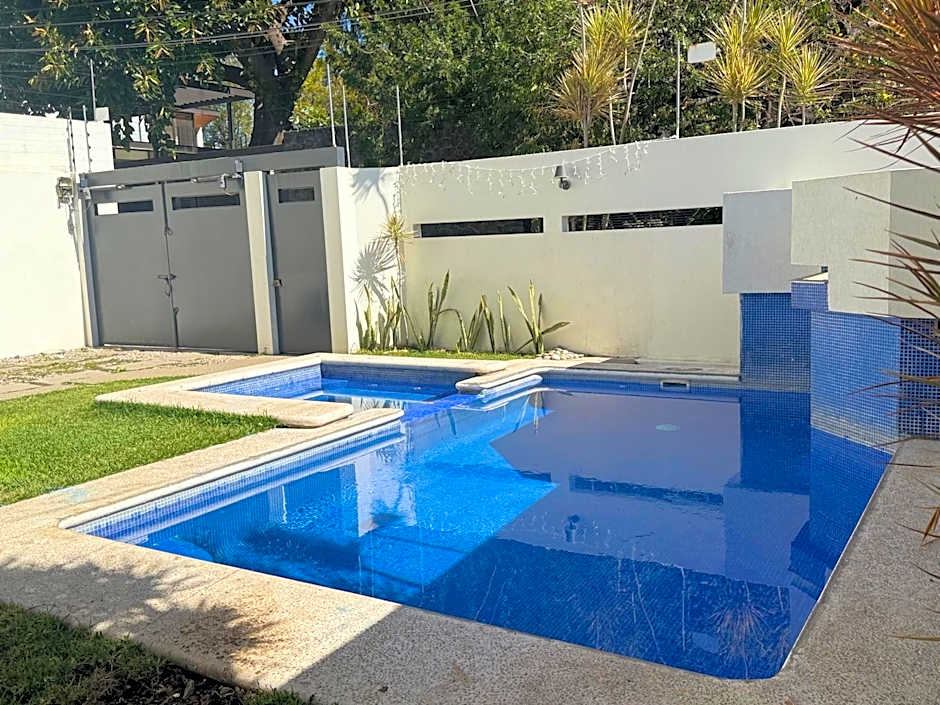 Casa Cascada, Cuernavaca. Alberca climatizada 24/7