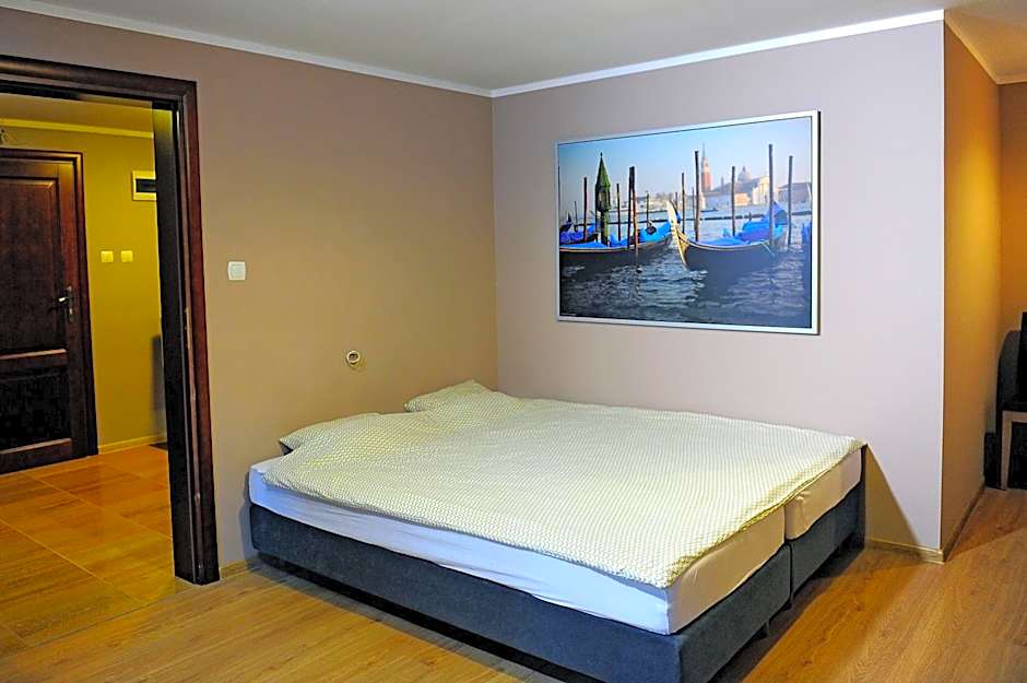 Photo 1 sur 2 de Triple Room