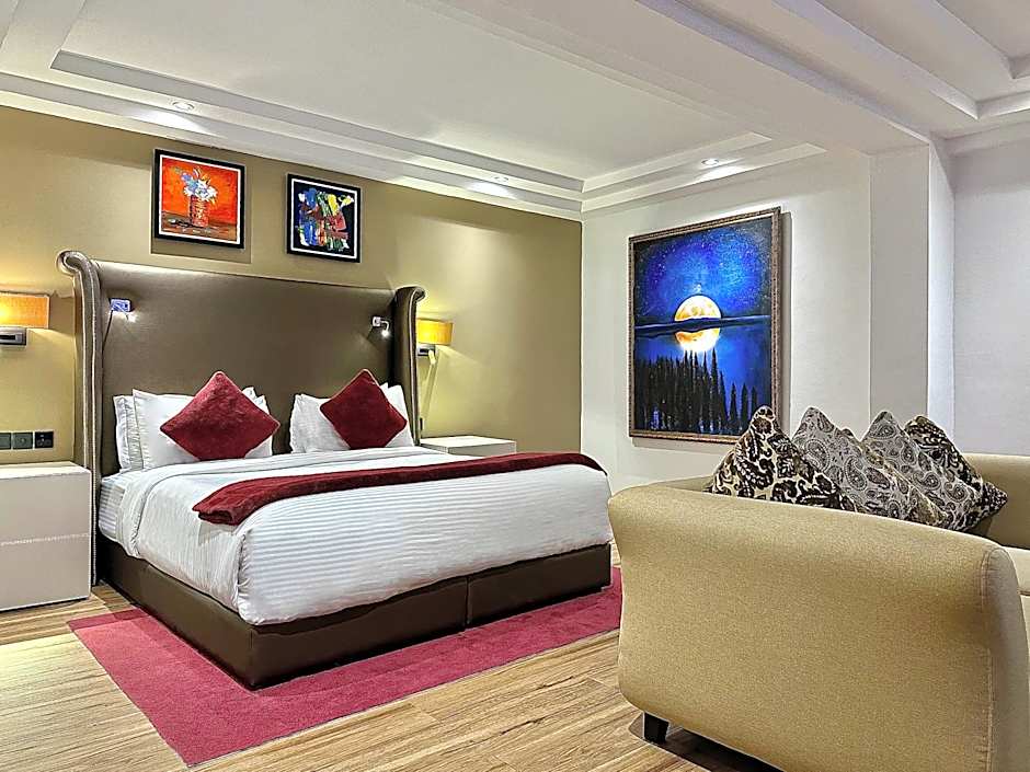 Victoria Crown Plaza Hotel