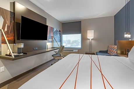King Room with Rain Shower - Non-Smoking
