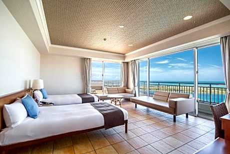 Ocean-Side 13th Floor Suite Room with Room Terrace - Non-Smoking