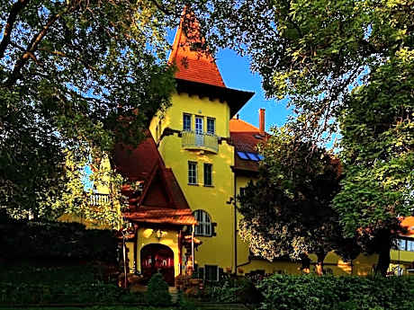 Fried Castle Hotel Resort