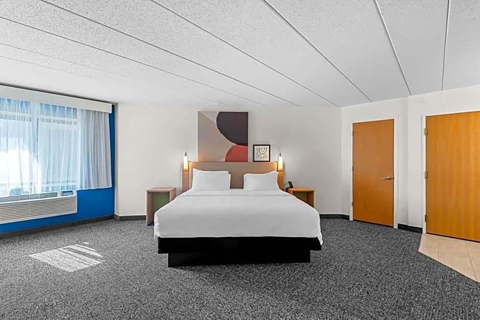 Spark by Hilton Cedar Falls