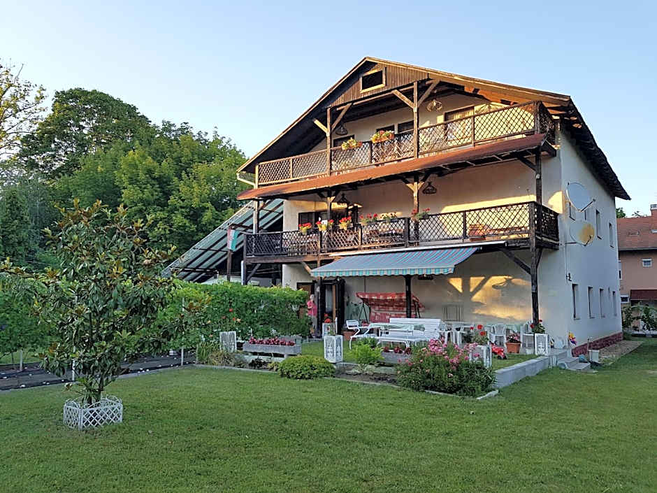 Villa-Negra Retro Panzió