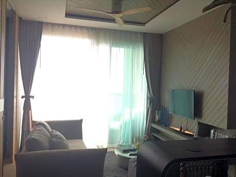 EveRyDaY BEACHFRONT STYLISH  LUXURY* JOMTIEN