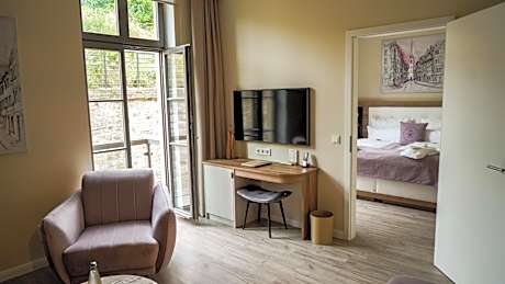 Apartment with French Balcony