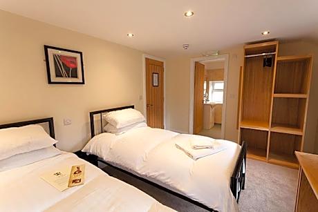 Twin Room with Private Bathroom