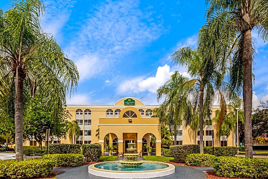 La Quinta Inn & Suites by Wyndham Miami Lakes
