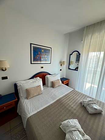 Comfort Double or Twin Room with Lateral Sea View