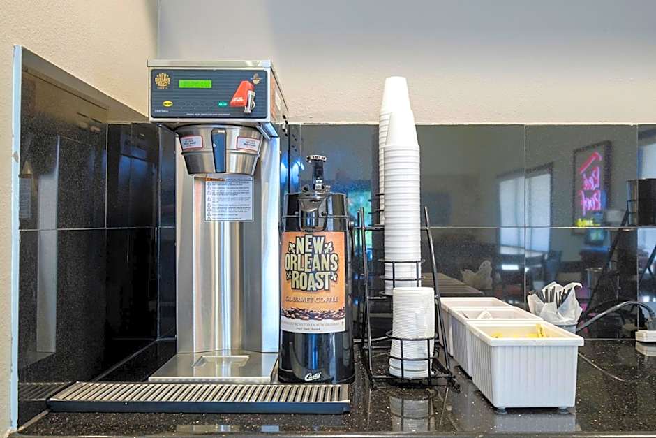 Red Roof PLUS+ Hammond