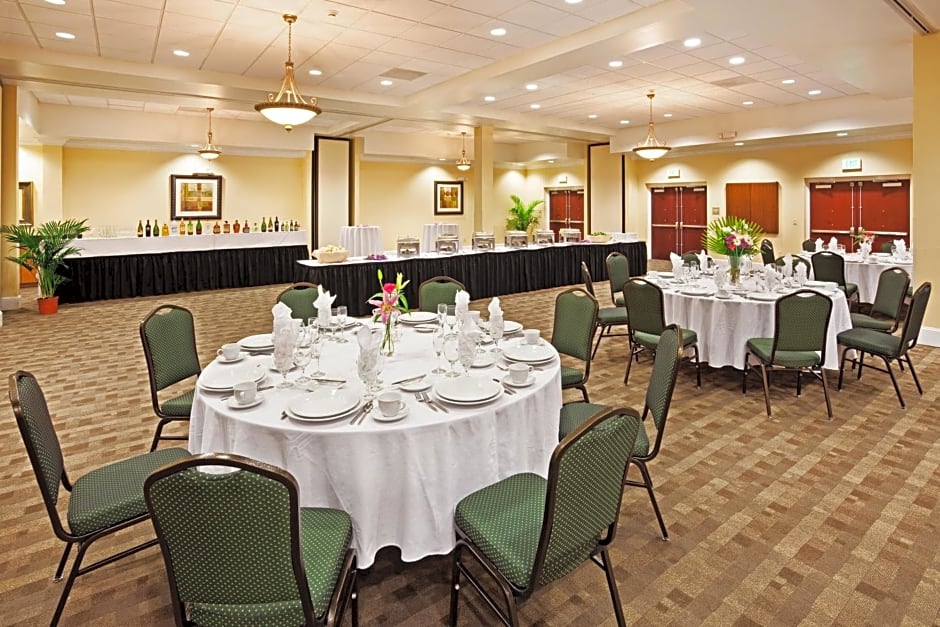 Holiday Inn Hotel & Suites Beaufort at Highway 21, an IHG Hotel