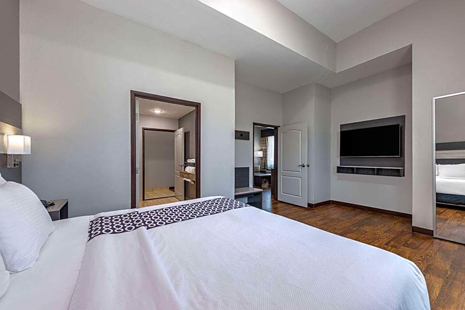 La Quinta Inn & Suites by Wyndham Allen At The Village