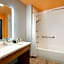 La Quinta Inn & Suites by Wyndham San Antonio Seaworld LAFB