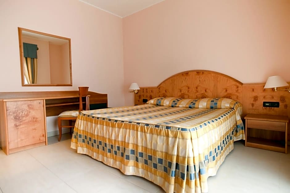 Photo 1 of 5 of 1 Double Bed or 2 Beds