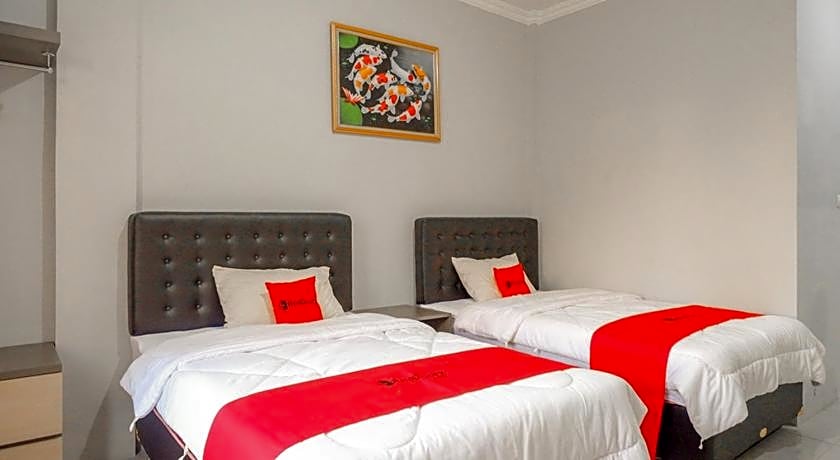 RedDoorz near Jalan Adi Sucipto Solo