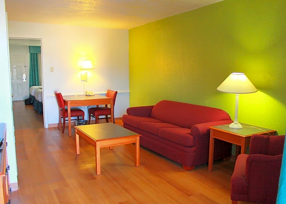 Baymont by Wyndham Tulsa Broken Arrow