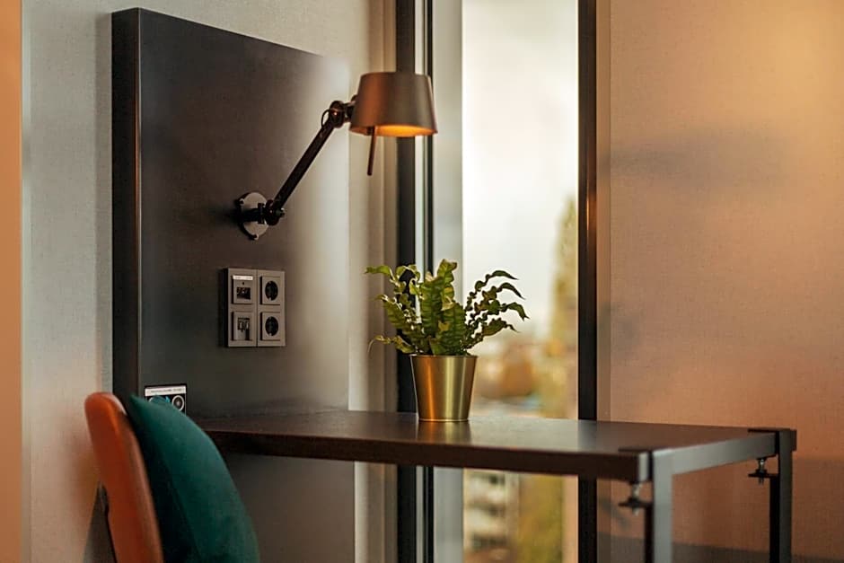 Holiday Inn - the niu, Fender Amsterdam By IHG