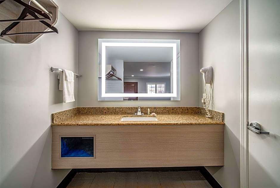 Travelodge Inn & Suites by Wyndham Bell Los Angeles Area