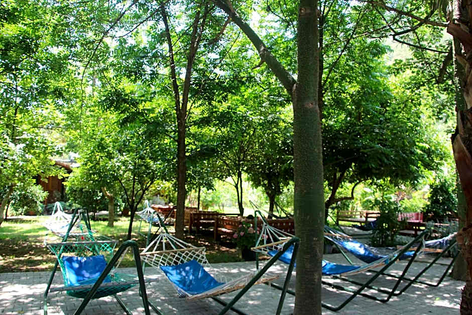 Canada Hotel & Bungalows