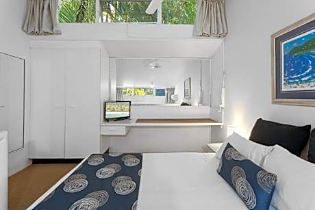 Waterview Apartment