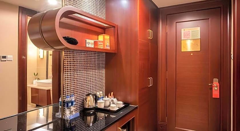 Yijian Holiday Hotel