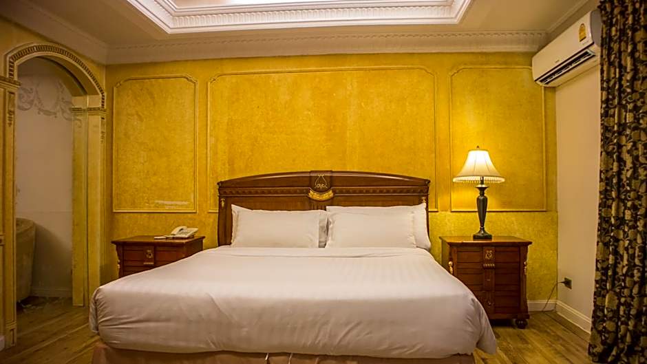 Four Seasons Place Hotel