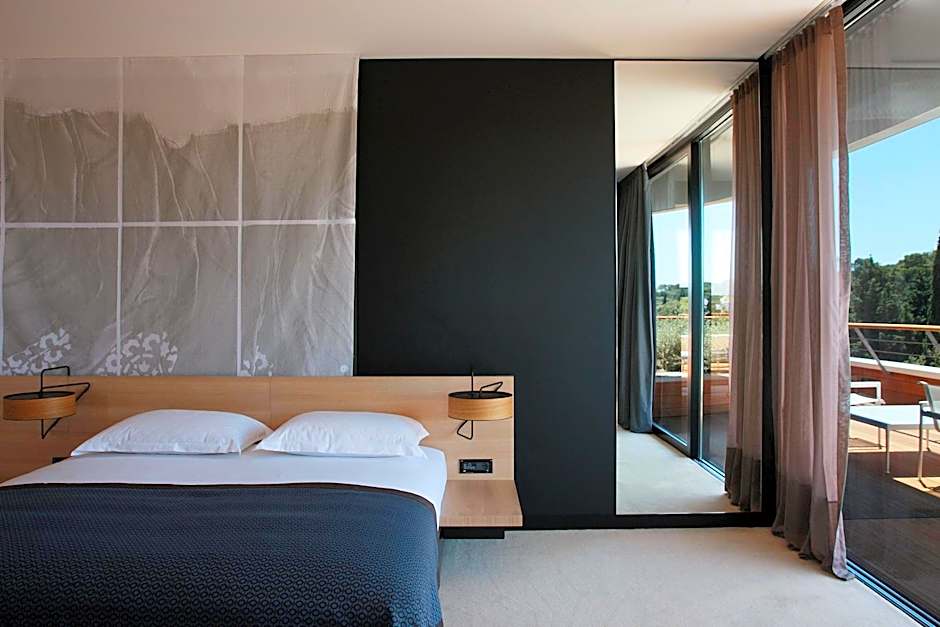 Lone Hotel by Maistra Collection