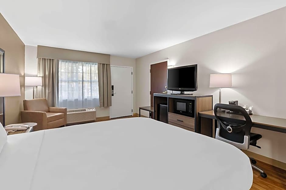 Quality Inn Fayetteville Near Historic Downtown Square