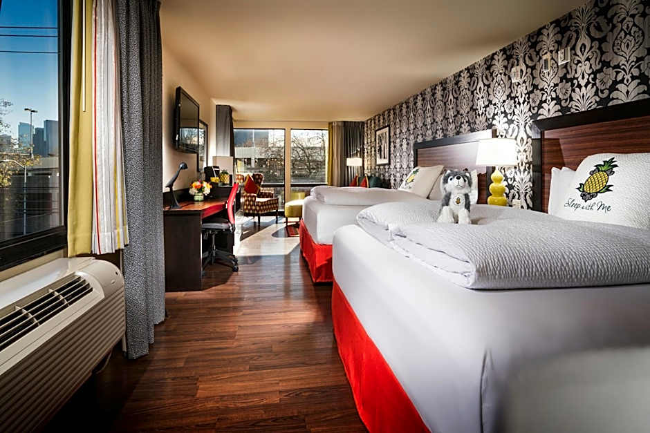 Staypineapple At The Maxwell Hotel