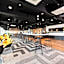 Rydges Pit Lane