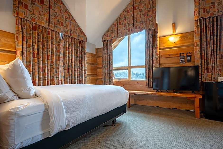 Basecamp Lodge Golden