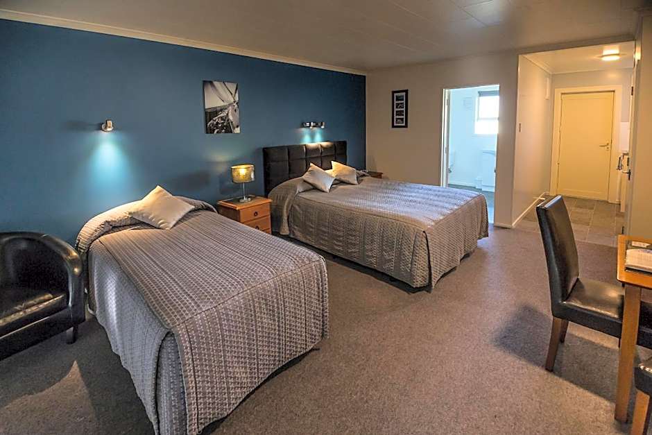 AAA Thames Court Motel