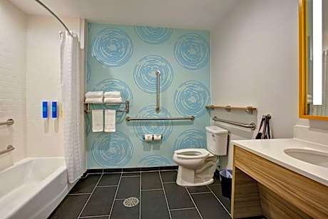 Queen Room with Two Queen Beds - Mobility and Hearing Access