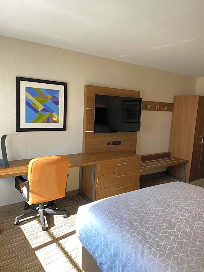 Holiday Inn Express and Suites Chatsworth By IHG
