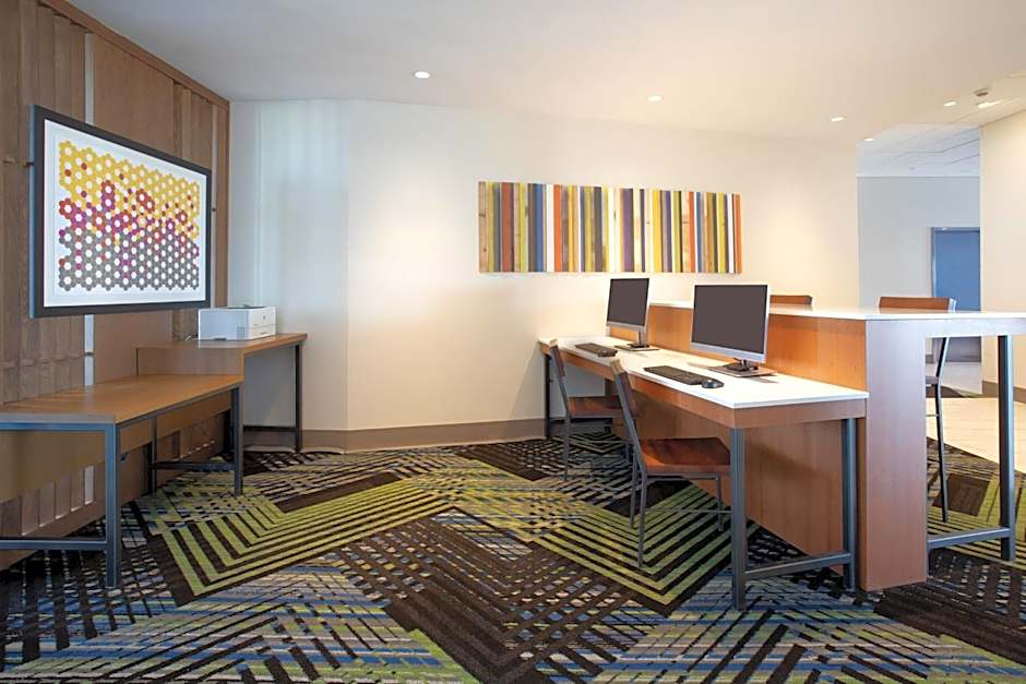 Holiday Inn Express & Suites - Goodland I-70 By IHG