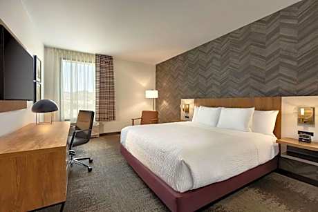 King Room with Bath Tub - Mobility Accessible/Non-Smoking