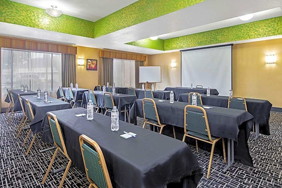 La Quinta Inn & Suites by Wyndham Temecula