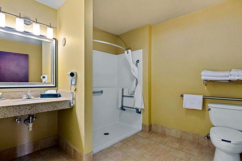 Portland Inn & Suites