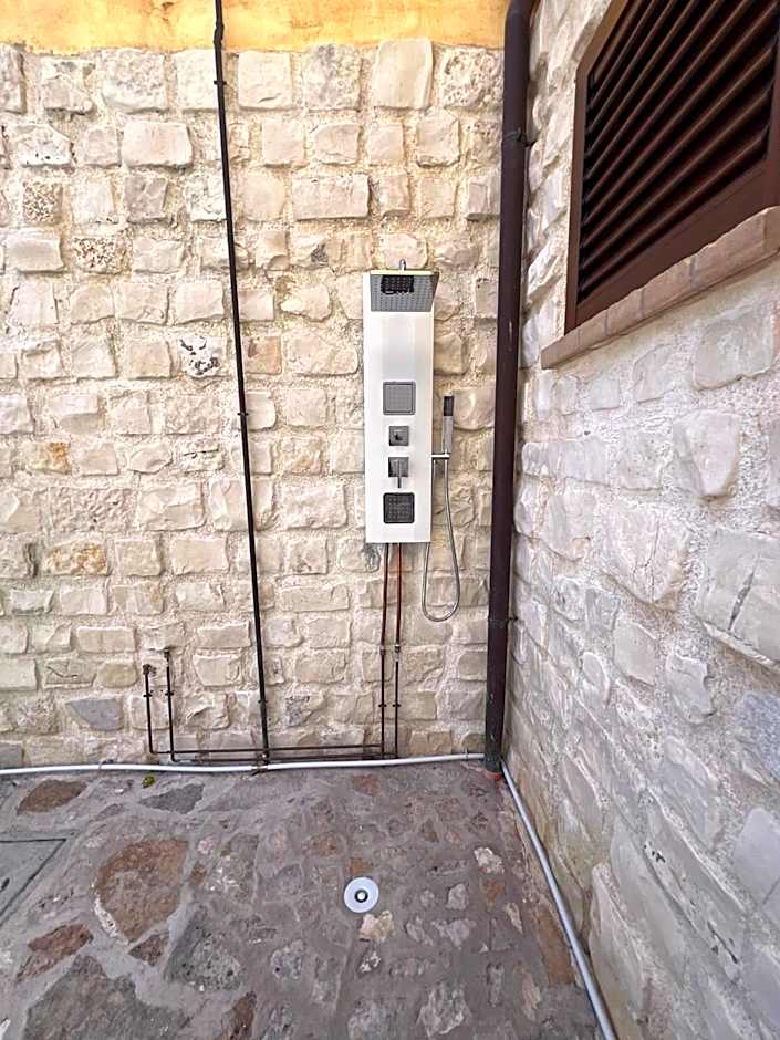 Casa Antia, nuovo bilocale con giardino in Residence con piscina
