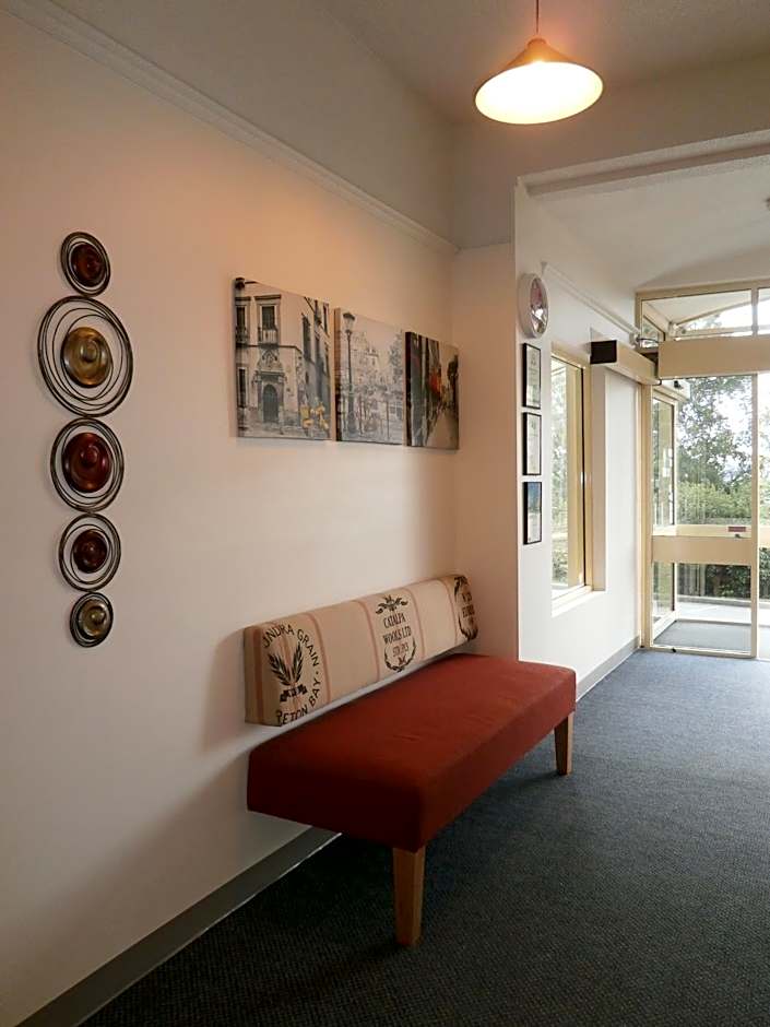 Adina Place Motel Apartments
