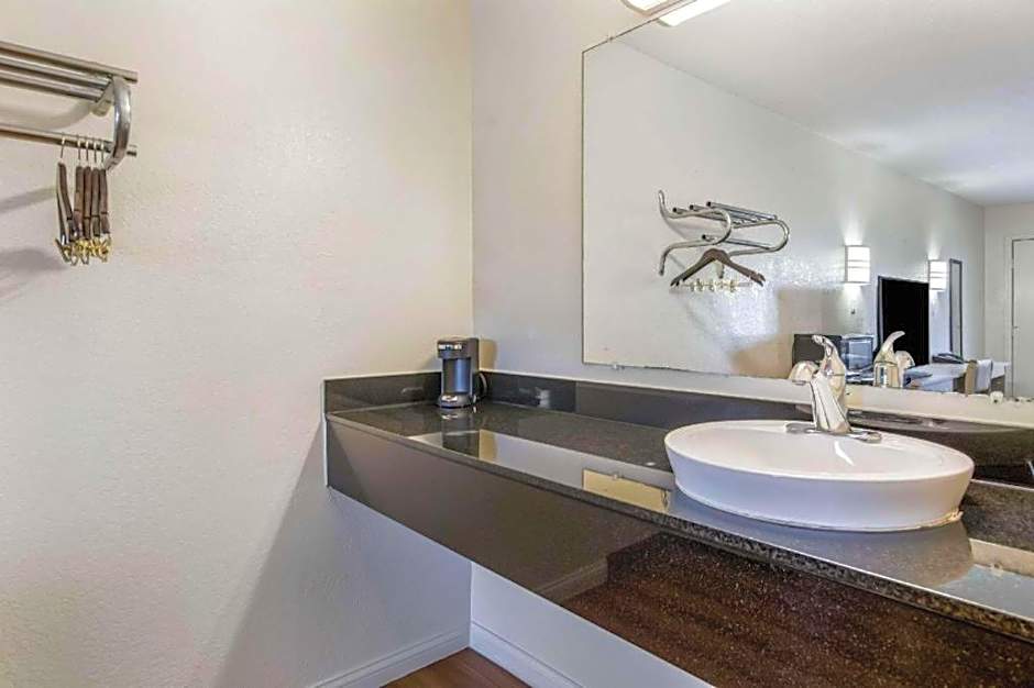 Quality Inn & Suites Columbus West