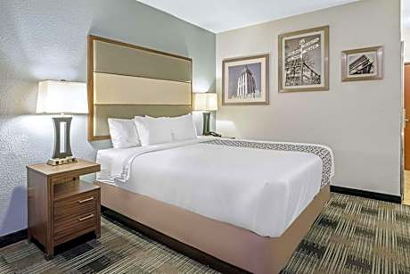 1 King Bed